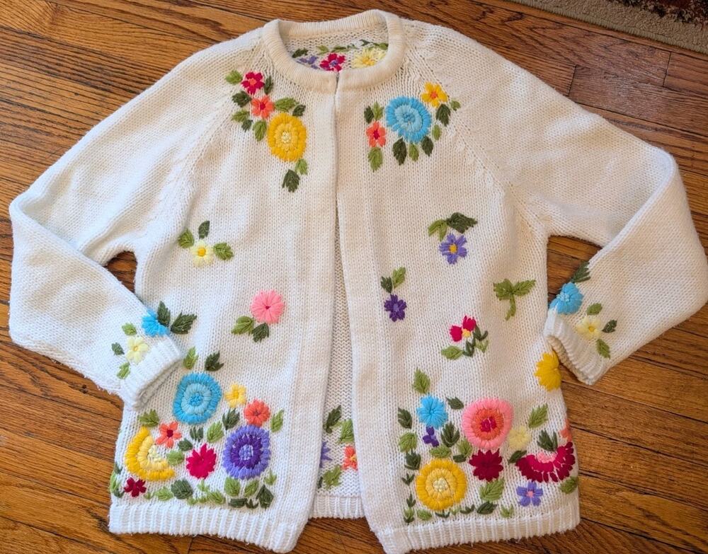 Vintage Handmade Embroidered 3D Floral Cardigan Sweater Women's XL Beautiful